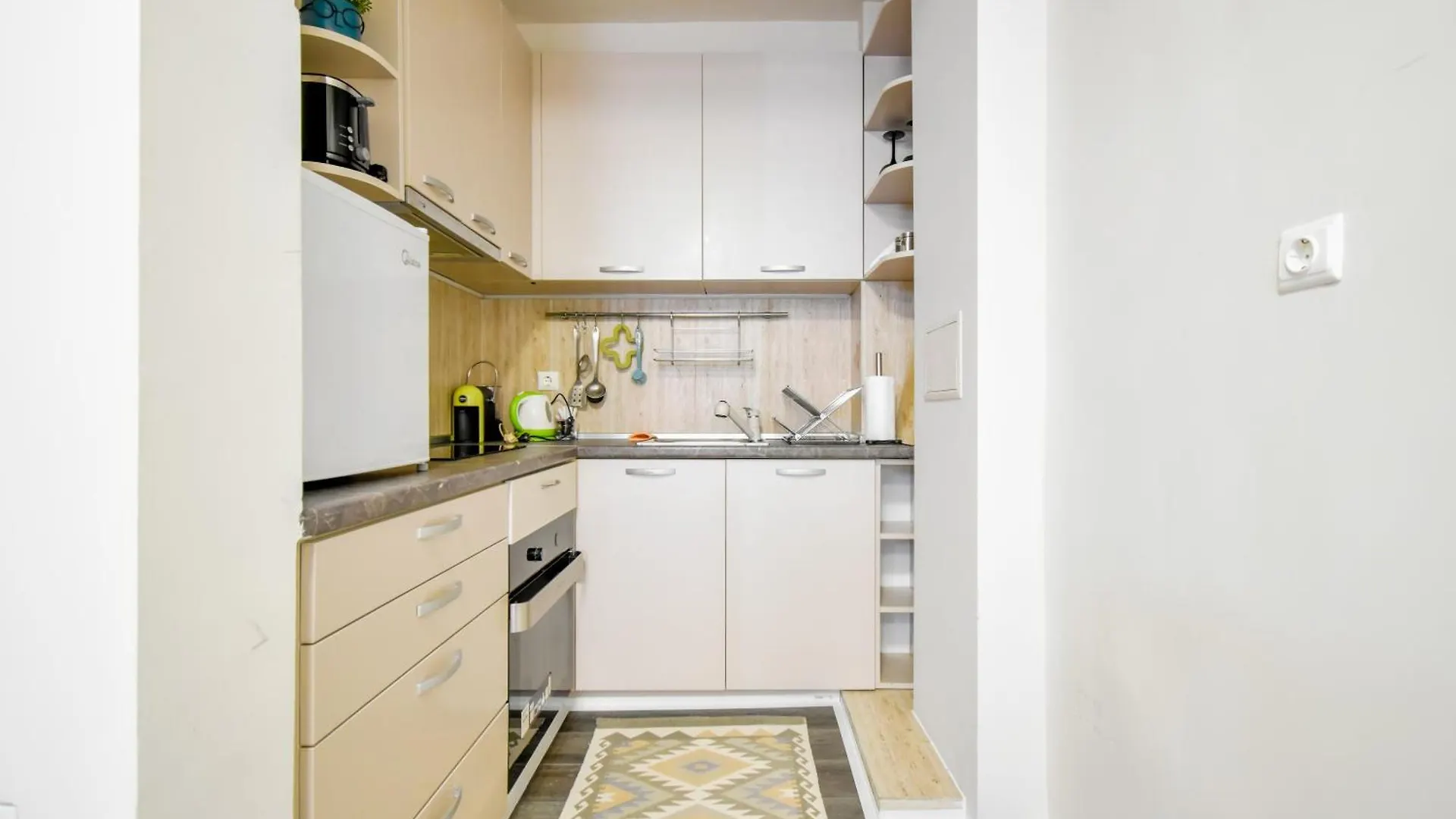 Urban Oasis With Patio 1Bd Apartment Sofia 0*,